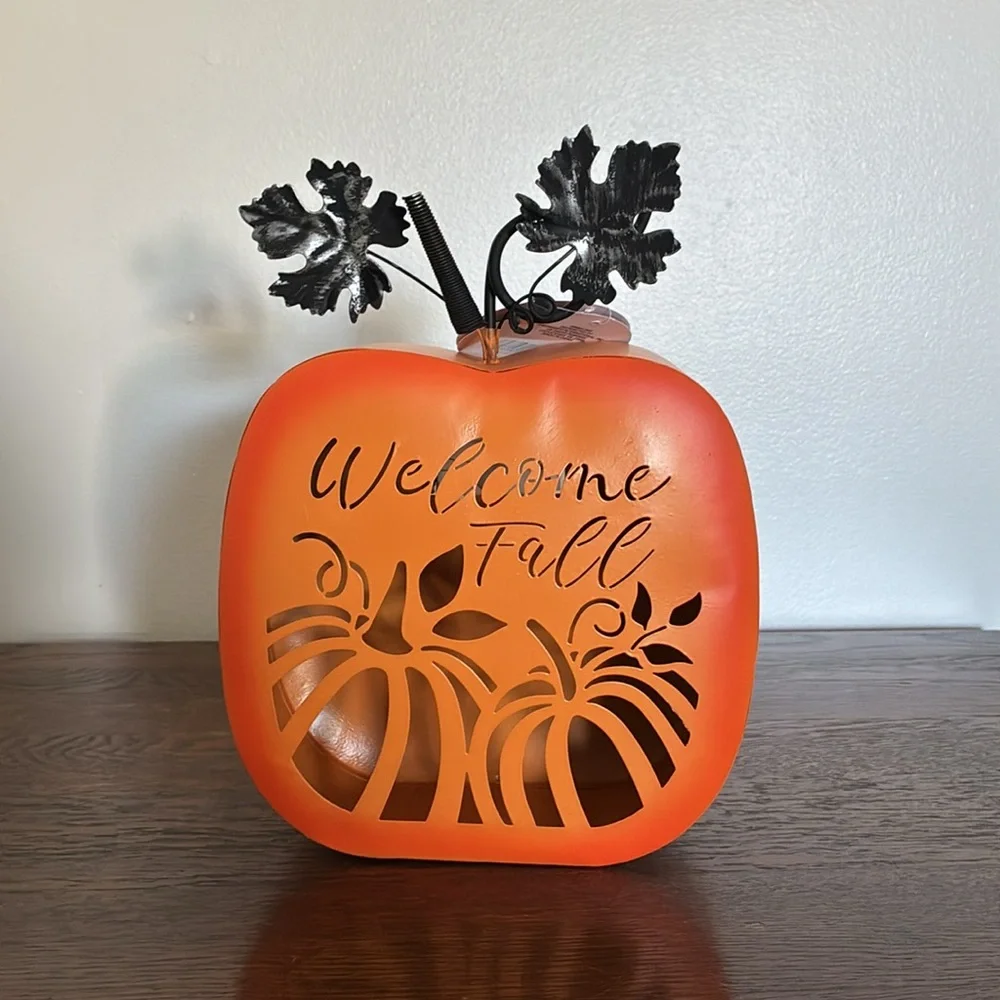 NWT- LED Light Up- Welcome Fall Orange Metal Pumpkin Decoration w/ Metal Leaves